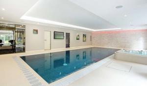 RTI Lairds AV Treetops mansion - swimming pool
